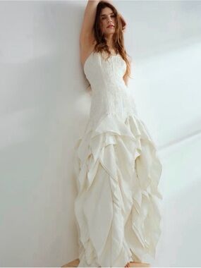 H&M Studio Embroidered Ivory Strapless Ruffled Wedding Dress UK 4 | US 0